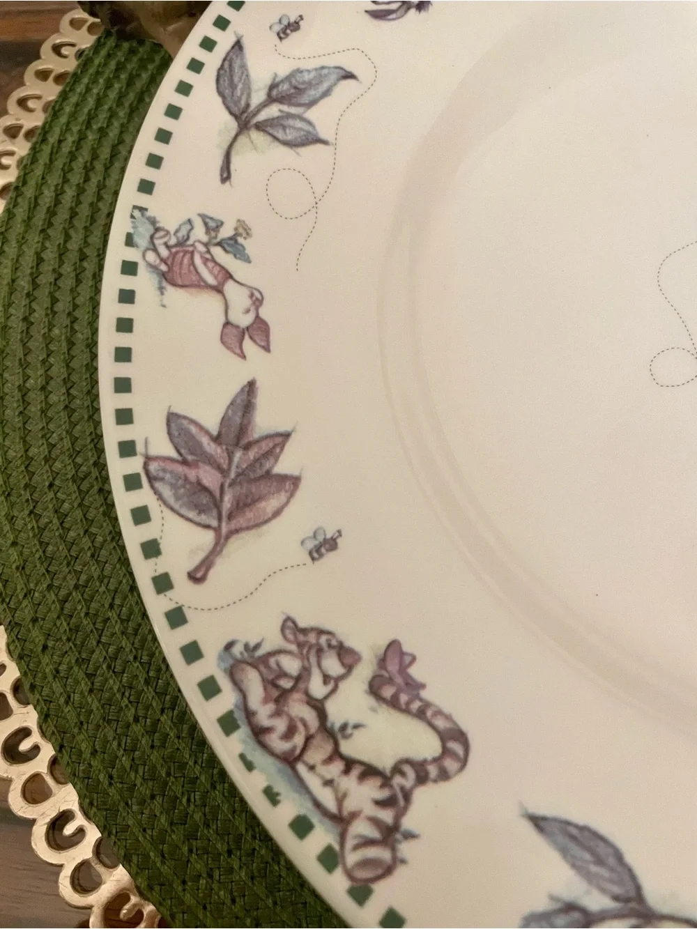 Disney Winnie the Pooh Fall/Autumn themed 100 acre woods VTG dinner plate